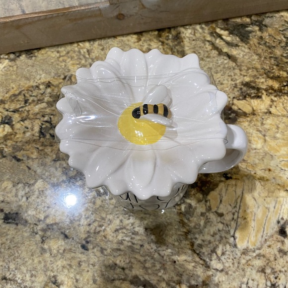 Rae Dunn CUP OF JOY 19.5oz mug with bee daisy/sunflower topper - Brand new 🐝 - Picture 3 of 7
